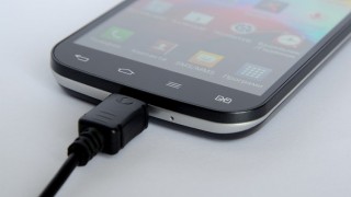 স্মার্টফোনের ব্যাটারি দ্রুত চার্জ করার উপায় স্মার্টফোনের ব্যাটারি দ্রুত চার্জ করার উপায়