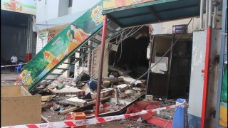 ঘোড়াশালে প্রাণ ফুড কোম্পানীতে গ্যাস লাইন বিস্ফোরণ থেকে অগ্নিকাণ্ড আহত ৫ ঘোড়াশালে প্রাণ ফুড কোম্পানীতে গ্যাস লাইন বিস্ফোরণ থেকে অগ্নিকাণ্ড আহত ৫