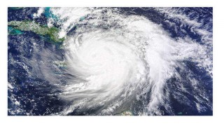 এগিয়ে আসছে ঘূর্ণিঝড় “ফনি” চার বন্দরে সতর্ক সংকেত এগিয়ে আসছে ঘূর্ণিঝড় “ফনি” চার বন্দরে সতর্ক সংকেত