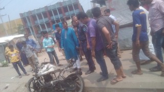 ইটাখোলায় ক্লাব দখলকে কেন্দ্র করে দুই গ্রুপের সংঘর্ষে আহত ৩, দুটি মোটরবাইকে আগুন ইটাখোলায় ক্লাব দখলকে কেন্দ্র করে দুই গ্রুপের সংঘর্ষে আহত ৩, দুটি মোটরবাইকে আগুন