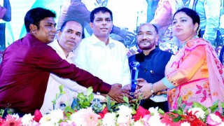 প্রাথমিক শিক্ষায় দেশসেরা: নরসিংদীর জেলা প্রশাসক সৈয়দা ফারহানা কাউনাইনকে সংবর্ধনা