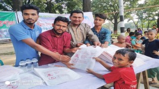 সুবিধাবঞ্চিত শিশুদের মধ্যে নতুন পোশাক বিতরণ সুবিধাবঞ্চিত শিশুদের মধ্যে নতুন পোশাক বিতরণ