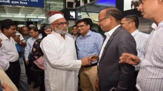 পবিত্র হজ পালন শেষে দেশে ফিরেছেন গৃহায়ন ও গণপূর্ত মন্ত্রী পবিত্র হজ পালন শেষে দেশে ফিরেছেন গৃহায়ন ও গণপূর্ত মন্ত্রী