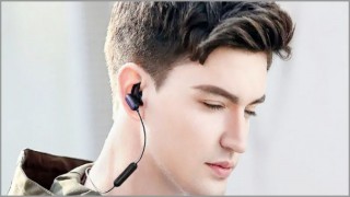 বেশি সময় এয়ারফোন ব্যবহারে কানের ক্ষতি