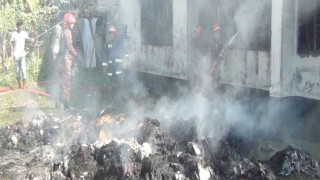 নরসিংদী জেলা হাসপাতালের পরিত্যক্ত গোডাউনে অগ্নিকাণ্ড