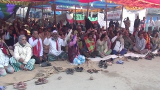 নরসিংদীর ইউএমসি জুটমিলে তৃতীয় দিনেও আমরণ অনশন