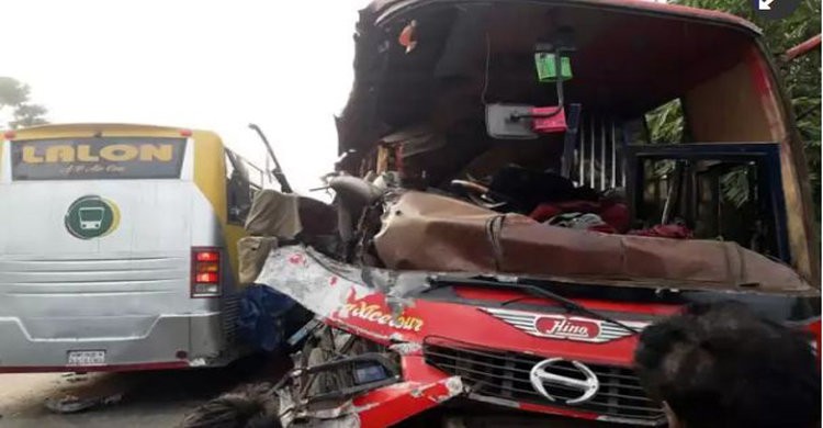 রাজবাড়ীতে দুই বাসের সংঘর্ষে ৫ জন নিহত রাজবাড়ীতে দুই বাসের সংঘর্ষে ৫ জন নিহত