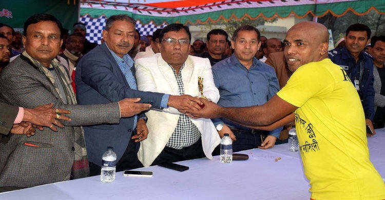 ঘোড়াশালে মেয়র গোল্ড কাপ ফুটবল টুর্নামেন্ট শুরু ঘোড়াশালে মেয়র গোল্ড কাপ ফুটবল টুর্নামেন্ট শুরু