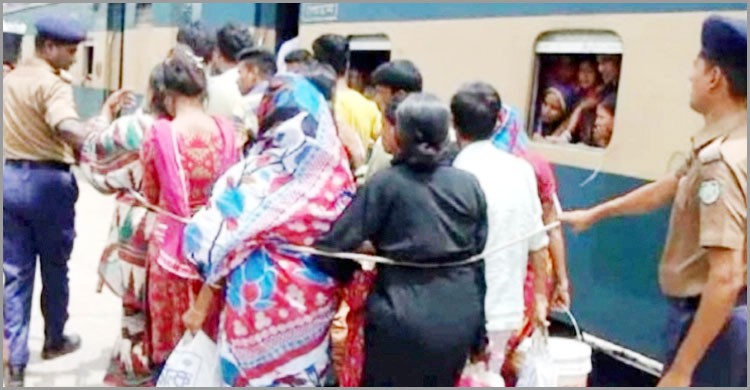 বিনা টিকিটে রেল ভ্রমন: ভৈরবে ১ লাখ টাকা জরিমানা আদায় বিনা টিকিটে রেল ভ্রমন: ভৈরবে ১ লাখ টাকা জরিমানা আদায়