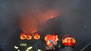 শিবপুরে জুট মিলের গুদামে আগুনে ব্যাপক ক্ষয়ক্ষতি শিবপুরে জুট মিলের গুদামে আগুনে ব্যাপক ক্ষয়ক্ষতি