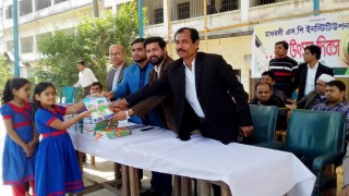 মাধবদী এসপি ইনস্টিটিউশনে বই উৎসব অনুষ্ঠিত