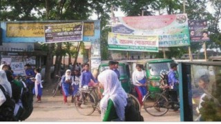 চালাকচরে বিদ্যালয়ের সামনে অটোরিকশা স্ট্যান্ড, শিক্ষার্থীদের ভোগান্তি