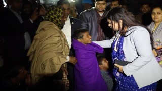 নরসিংদীতে জেলা প্রশাসনের উদ্যোগে দুস্থদের মাঝে কম্বল বিতরণ