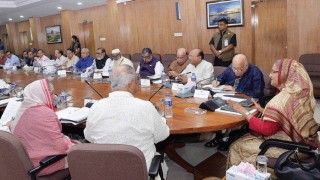 মন্ত্রী এমপিদের ‘অতিকথন’ সরকারে অস্বস্তি মন্ত্রী এমপিদের ‘অতিকথন’ সরকারে অস্বস্তি