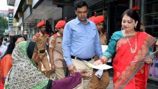 নরসিংদীতে ডেঙ্গু প্রতিরোধে সচেতনতামূলক লিফলেট বিতরণ