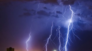 নদীতে মাছ ধরার সময় বজ্রপাতে পিতা-পুত্র নিহত নদীতে মাছ ধরার সময় বজ্রপাতে পিতা-পুত্র নিহত