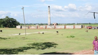 পলাশে ইটভাটার অবৈধ দখলে ৩৫ বিঘা কৃষিজমি, বিপাকে কৃষকরা পলাশে ইটভাটার অবৈধ দখলে ৩৫ বিঘা কৃষিজমি, বিপাকে কৃষকরা