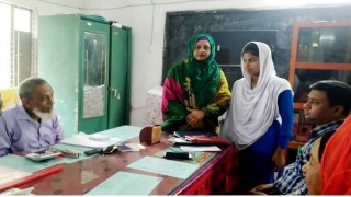 পলাশে ছাত্রী নিজেই বন্ধ করলো নিজের বাল্য বিয়ে পলাশে ছাত্রী নিজেই বন্ধ করলো নিজের বাল্য বিয়ে