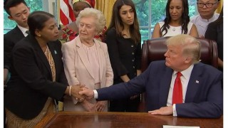 ট্রাম্পের কাছে বাংলাদেশী নারীর উদ্ভট নালিশ ট্রাম্পের কাছে বাংলাদেশী নারীর উদ্ভট নালিশ