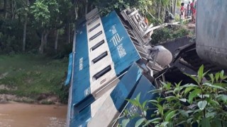 উপবন এক্সপ্রেসের কয়েকটি বগি লাইনচ্যুত উপবন এক্সপ্রেসের কয়েকটি বগি লাইনচ্যুত