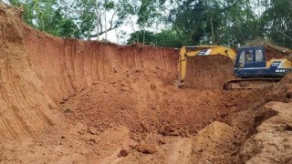 শিবপুরে টিলা কেটে ধ্বংস করা হচ্ছে প্রাকৃতিক সৌন্দর্যের লীলাভূমি শিবপুরে টিলা কেটে ধ্বংস করা হচ্ছে প্রাকৃতিক সৌন্দর্যের লীলাভূমি