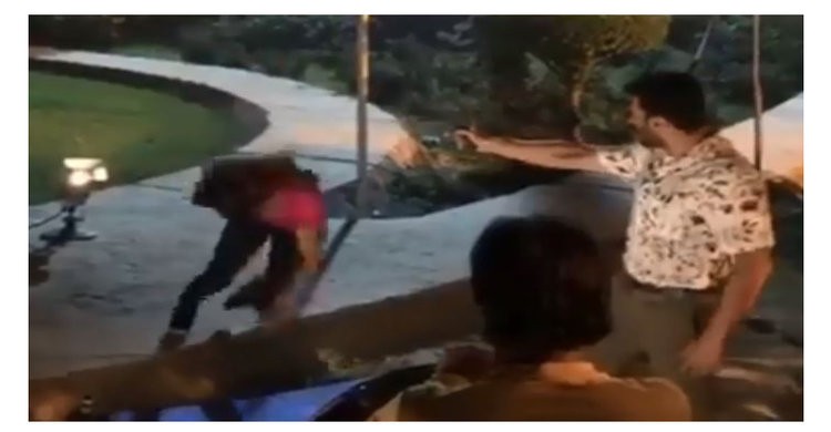 সানি লিওনের পেটে গুলি চালালেন পরিচালক সানি লিওনের পেটে গুলি চালালেন পরিচালক