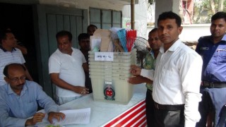 উপজেলা পরিষদ নির্বাচন: নরসিংদীর চার উপজেলার কেন্দ্রগুলোতে পৌঁছেছে ভোটের সরঞ্জাম