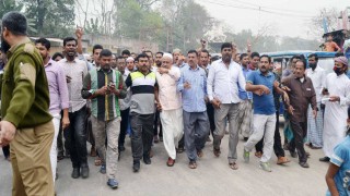 ঘোড়াশালে বাংলাদেশ জুটমিল শ্রমিকদের বিক্ষোভ ঘোড়াশালে বাংলাদেশ জুটমিল শ্রমিকদের বিক্ষোভ