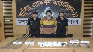 পলাশে ১টি বিদেশী পিস্তল ও ধারালো অস্ত্রসহ আ’লীগ নেতা আটক পলাশে ১টি বিদেশী পিস্তল ও ধারালো অস্ত্রসহ আ’লীগ নেতা আটক