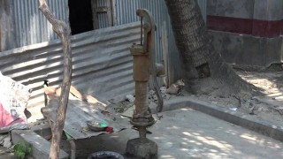 নরসিংদীতে পানির স্তর নীচে নেমে যাওয়ায় বেশিরভাগ নলকূপে উঠছে না পানি