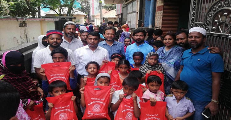 মাধবদীতে ৫শত অসহায় পরিবারের মধ্যে ঈদ সামগ্রী বিতরণ মাধবদীতে ৫শত অসহায় পরিবারের মধ্যে ঈদ সামগ্রী বিতরণ
