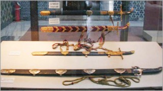 রাসুল (সা.) এর প্রথম তরবারি 'আল মাছুর'