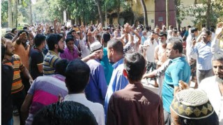 ঘোড়াশালে বাংলাদেশ জুটমিলের প্রশাসনিক ভবন ঘেরাও