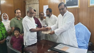 নিজের মুক্তিযোদ্ধা ভাতা দরিদ্র মুক্তিযোদ্ধাদের দিলেন স্বরাষ্ট্রমন্ত্রী নিজের মুক্তিযোদ্ধা ভাতা দরিদ্র মুক্তিযোদ্ধাদের দিলেন স্বরাষ্ট্রমন্ত্রী