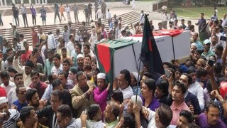 শহীদ মিনারে খোকাকে হাজারো মানুষের শেষ শ্রদ্ধা নিবেদন শহীদ মিনারে খোকাকে হাজারো মানুষের শেষ শ্রদ্ধা নিবেদন