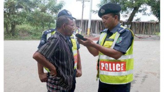 অ্যালকোহল প্রতিরোধে যান চালকদের পরীক্ষা অ্যালকোহল প্রতিরোধে যান চালকদের পরীক্ষা