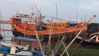 বাংলাদেশের জলসীমায় মাছ শিকারের অভিযোগে ২৩ ভারতীয় জেলে আটক বাংলাদেশের জলসীমায় মাছ শিকারের অভিযোগে ২৩ ভারতীয় জেলে আটক