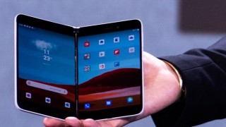বাজারে এলো ভাঁজ করা ফোন ‘সারফেস ডুও’