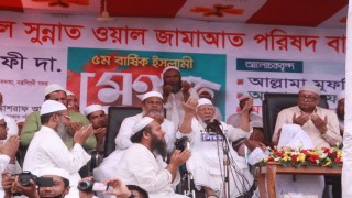 আল্লামা শফীর হাতে হাজারো মানুষের বাইয়াত গ্রহণ