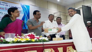 পলাশে ৫ শতাধিক কৃষকের মধ্যে কৃষি উপকরণ বিতরণ