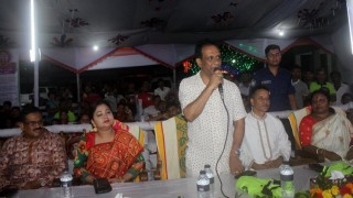 পলাশে সংসদ সদস্য ও জেলা প্রশাসকের পূজামন্ডপ পরিদর্শন পলাশে সংসদ সদস্য ও জেলা প্রশাসকের পূজামন্ডপ পরিদর্শন