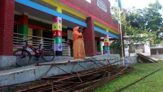 পলাশে সরকারি স্কুলের মালামাল গোপনে বিক্রির চেষ্টা
