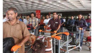 সৌদি আরবে ধরপাকড়: ফিরে এলেন ২ শত বাংলোদেশি সৌদি আরবে ধরপাকড়: ফিরে এলেন ২ শত বাংলোদেশি