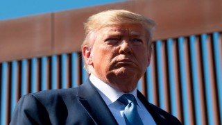 অভিবাসীদের নিয়ে ট্রাম্পের মনোভাব আদিম প্রকৃতির