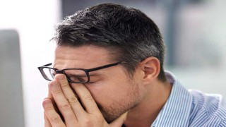 অকালে চুল পাকা রোধ করবে যেসব খাবার