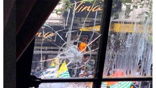 লন্ডনে ভারতীয় দূতাবাসের সামনে পাকিস্তানীদের বিক্ষোভ, ভাংচুর