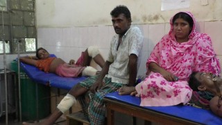 আলোকবালীতে আধিপত্য বিস্তার নিয়ে সংঘর্ষে গুলিবিদ্ধসহ আহত ৫