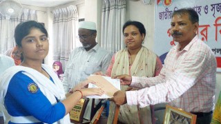 পলাশে জাতীয় শিক্ষা সপ্তাহ ও সৃজনশীল অন্বেষণের পুরস্কার বিতরণ পলাশে জাতীয় শিক্ষা সপ্তাহ ও সৃজনশীল অন্বেষণের পুরস্কার বিতরণ