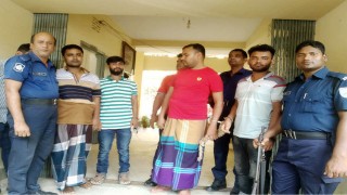 পলাশে ডাকাতির প্রস্তুতিকালে ৫ জন গ্রেফতার পলাশে ডাকাতির প্রস্তুতিকালে ৫ জন গ্রেফতার