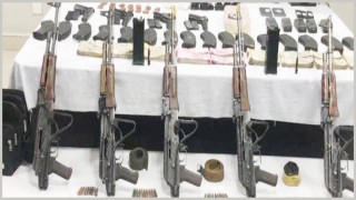 ভারতে বিপুল পরিমান অস্ত্রসহ চার জঙ্গি গ্রেফতার